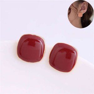 Rounded Square Stud Earrings